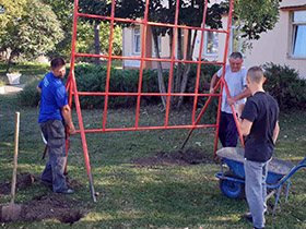 Dopunjen mobilijar na dečjem igralištu